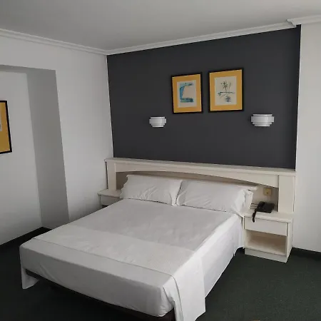 Hotell La Campana 3*